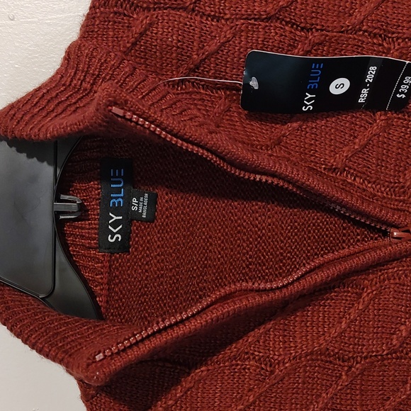 Young Men's Sky Blue Burgundy Sweater Size S/P - Picture 3 of 3